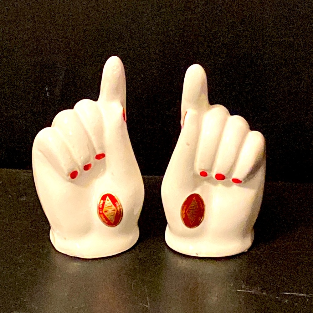 VTG Ceramic Hand Shaped Don’t Forget Salt & Pepper Shaker Set